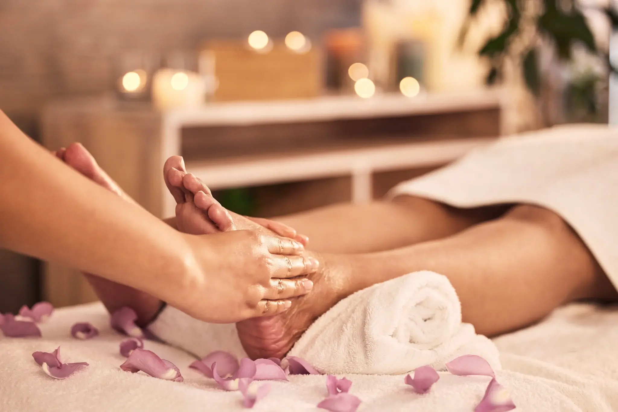 Reflexology: What Is It and What Are Its Benefits? image